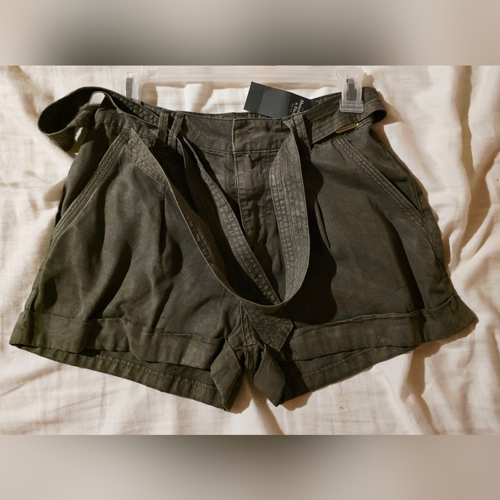 NWT Olive Green Abercrombie & Fitch Shorts: Size 24